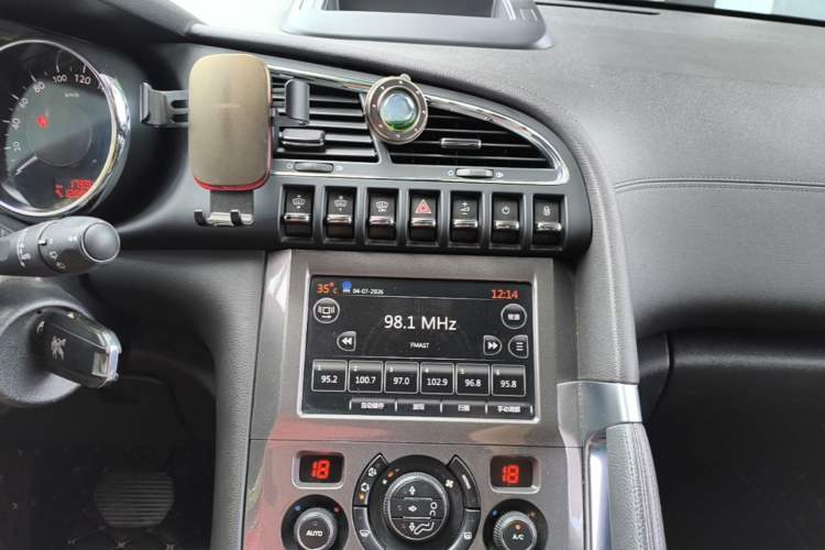 Used Peugeot 3008 2016 1.6THP Automatic Prestige Edition Audio And AC Panel