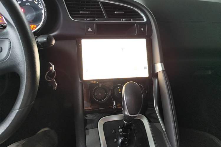 Used Peugeot 3008 2016 1.6THP Automatic Classic Edition Audio And AC Panel