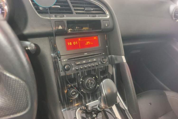 Used Peugeot 3008 2016 1.6THP Automatic Trend Edition Audio And AC Panel