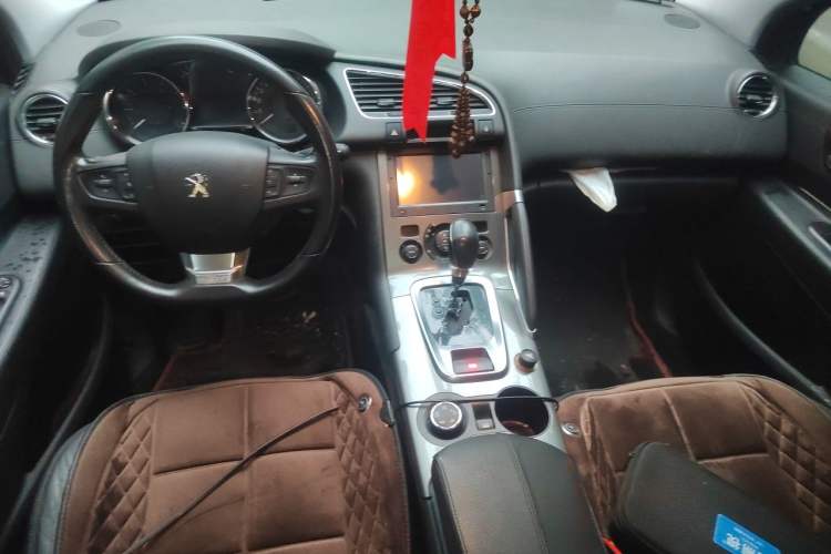 Used Peugeot 3008 2016 1.6THP Automatic Trend Edition Center Console
