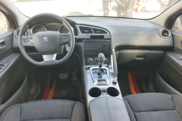Used Peugeot 3008 2016 2.0L Automatic Classic Edition Center Console
