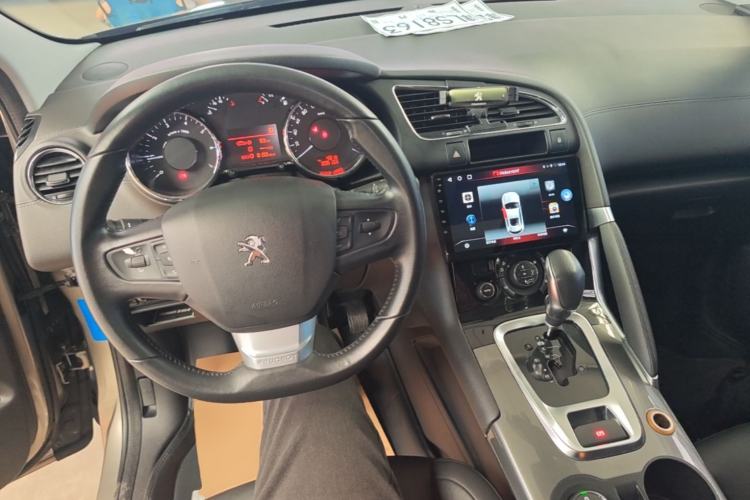 Used Peugeot 3008 2016 1.6THP Automatic Trend Edition Center Console