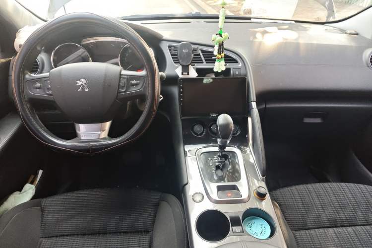 Used Peugeot 3008 2016 2.0L Automatic Classic Edition Center Console