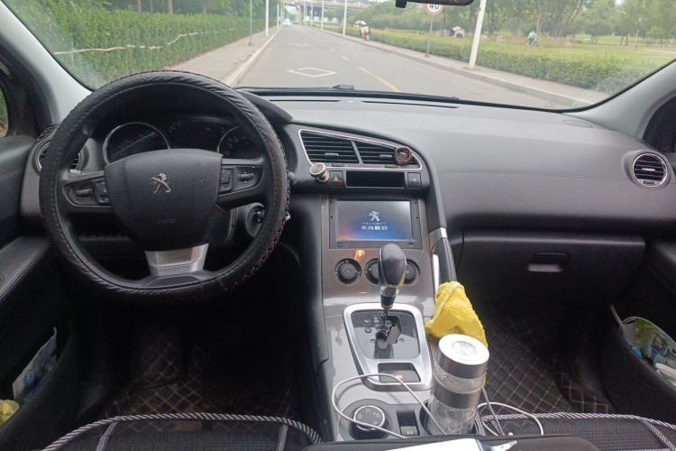 Used Peugeot 3008 2016 1.6THP Automatic Classic Edition Center Console