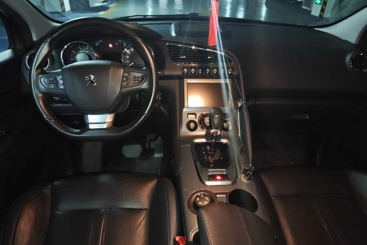 Used Peugeot 3008 2016 1.6THP Automatic Prestige Edition Center Console