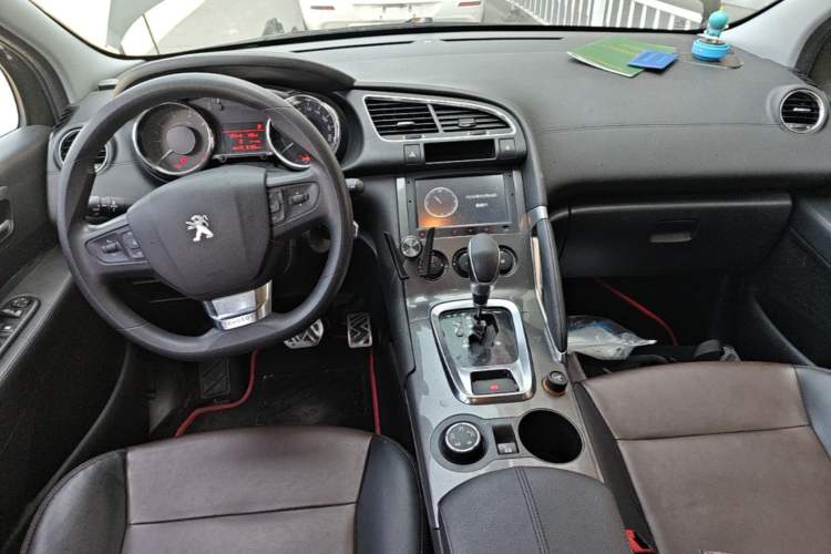 Used Peugeot 3008 2016 1.6THP Automatic Classic Edition Center Console