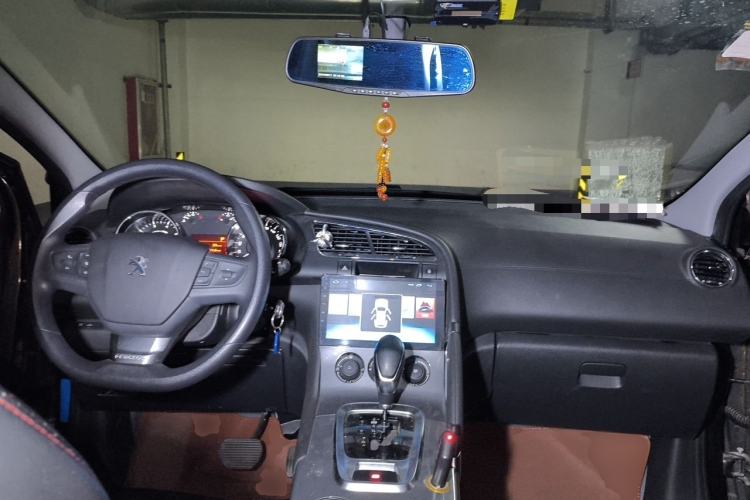 Used Peugeot 3008 2016 2.0L Automatic Classic Edition Center Console