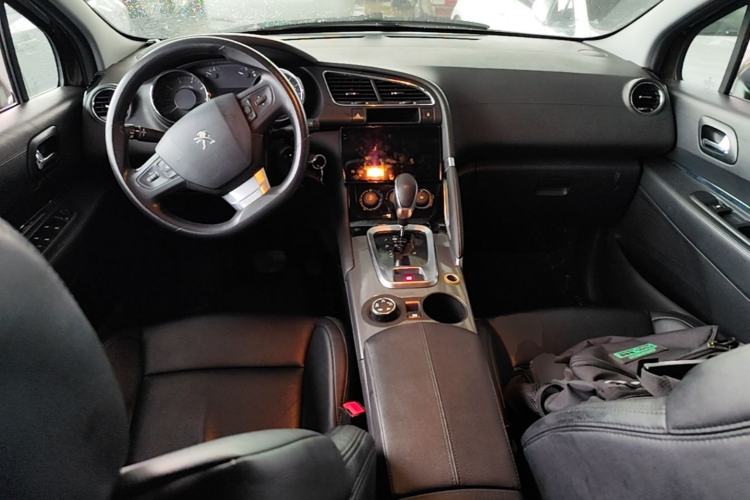 Used Peugeot 3008 2016 1.6THP Automatic Classic Edition Center Console