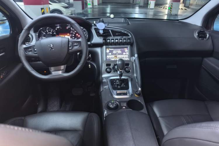 Used Peugeot 3008 2016 1.6THP Automatic Prestige Edition Center Console