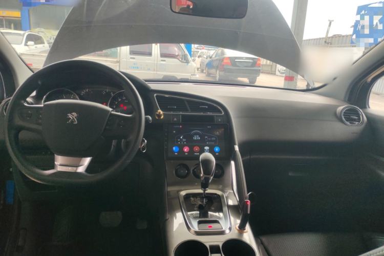 Used Peugeot 3008 2016 2.0L Automatic Classic Edition Center Console