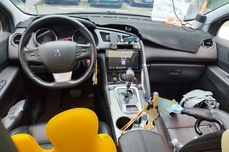 Used Peugeot 3008 2016 2.0L Automatic Trend Edition Center Console