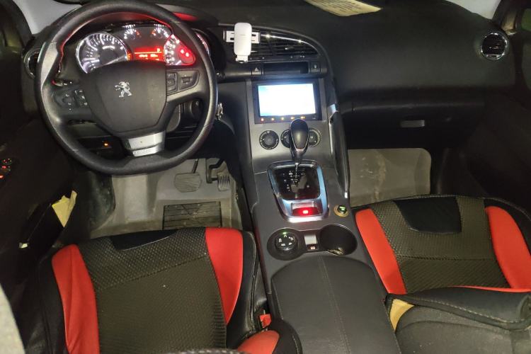 Used Peugeot 3008 2016 1.6THP Automatic Trend Edition Center Console