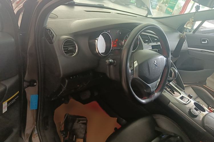 Used Peugeot 3008 2016 1.6THP Automatic Standard Edition Center Console