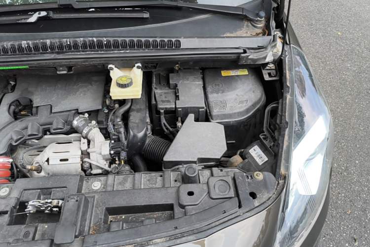 Used Peugeot 3008 2016 1.6THP Automatic Prestige Edition Engine Bay Left