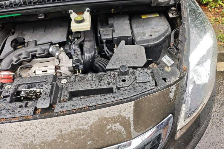 Used Peugeot 3008 2016 1.6THP Automatic Prestige Edition Engine Bay Left