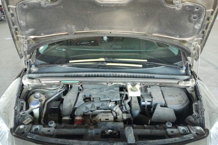 Used Peugeot 3008 2016 1.6THP Automatic Classic Edition Engine Bay