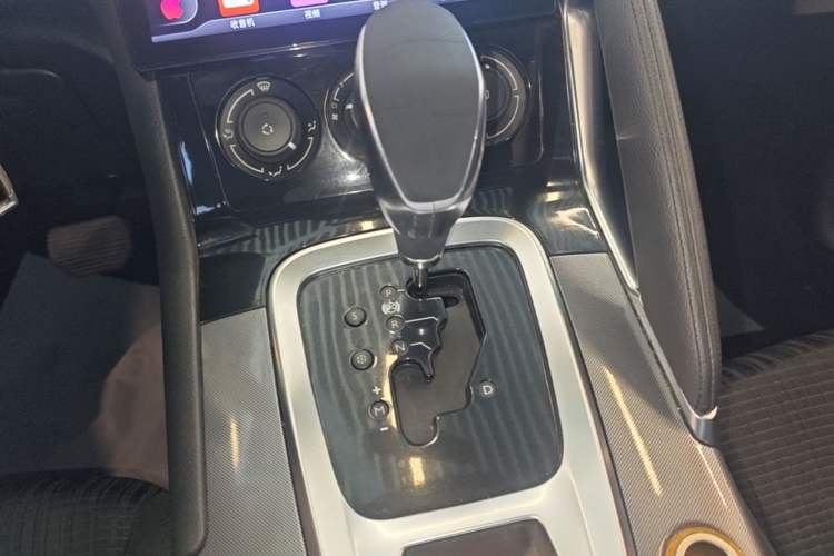 Used Peugeot 3008 2016 1.6THP Automatic Standard Edition Gear Lever