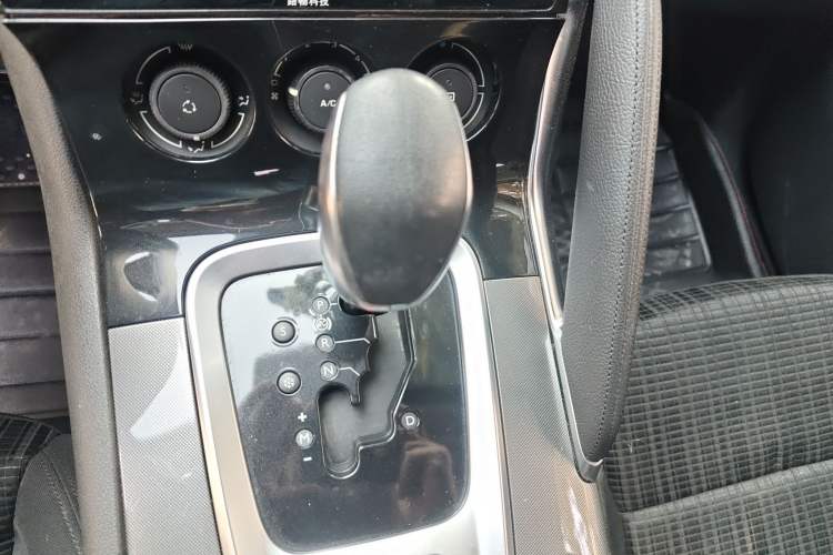 Used Peugeot 3008 2016 2.0L Automatic Classic Edition Gear Lever