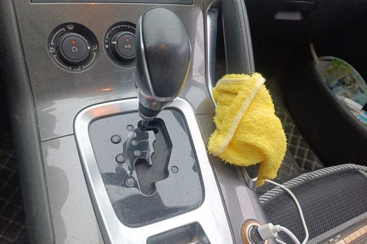 Used Peugeot 3008 2016 1.6THP Automatic Classic Edition Gear Lever