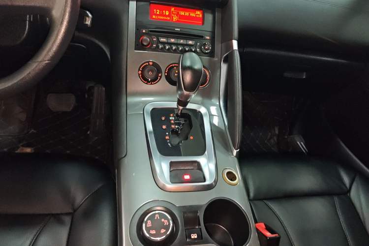 Used Peugeot 3008 2016 1.6THP Automatic Classic Edition Gear Lever