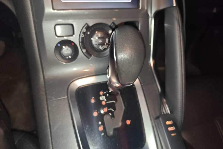 Used Peugeot 3008 2016 1.6THP Automatic Prestige Edition Gear Lever
