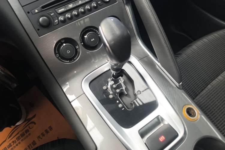Used Peugeot 3008 2016 1.6THP Automatic Classic Edition Gear Lever