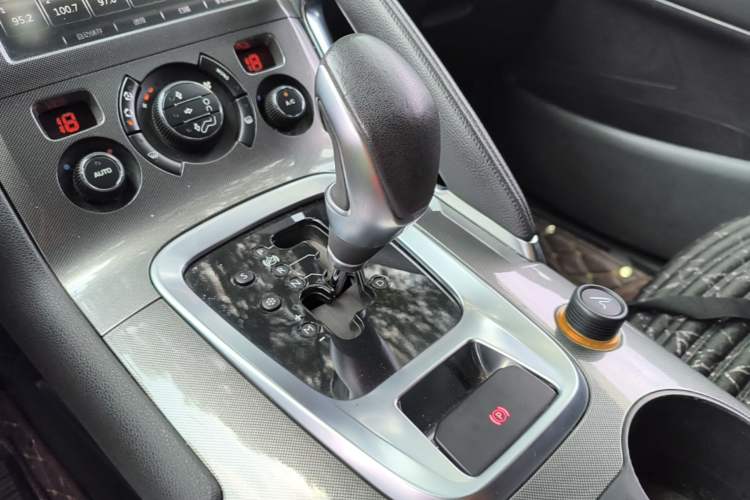 Used Peugeot 3008 2016 1.6THP Automatic Prestige Edition Gear Lever