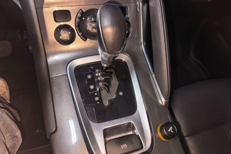 Used Peugeot 3008 2016 1.6THP Automatic Prestige Edition Gear Lever