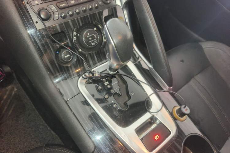 Used Peugeot 3008 2016 1.6THP Automatic Trend Edition Gear Lever