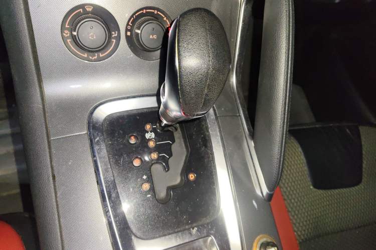 Used Peugeot 3008 2016 1.6THP Automatic Trend Edition Gear Lever