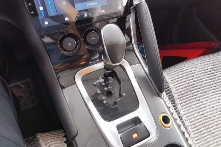 Used Peugeot 3008 2016 1.6THP Automatic Classic Edition Gear Lever
