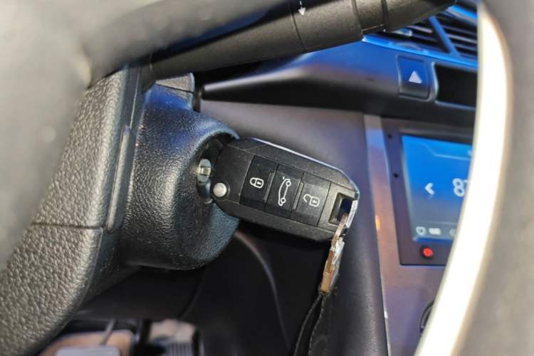 Used Peugeot 3008 2016 1.6THP Automatic Classic Edition Interior 1