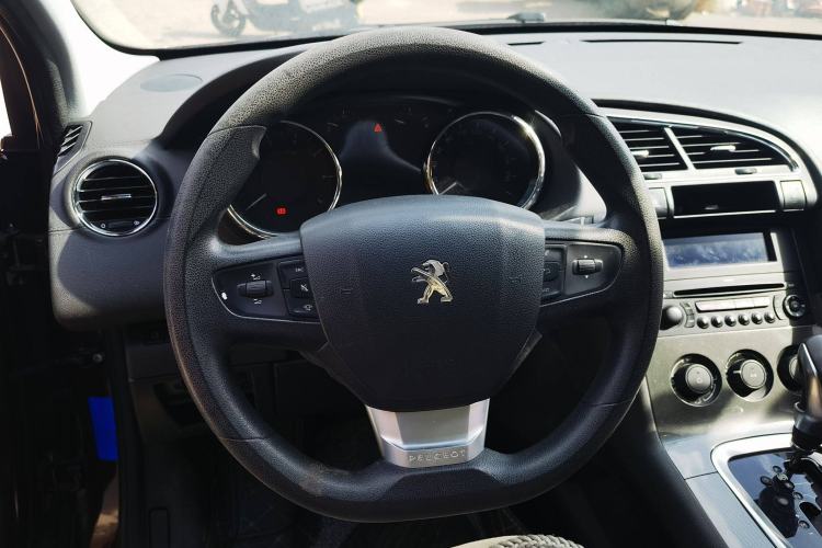 Used Peugeot 3008 2016 2.0L Automatic Classic Edition Interior 1