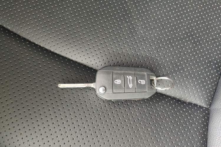 Used Peugeot 3008 2016 2.0L Automatic Classic Edition Interior 1