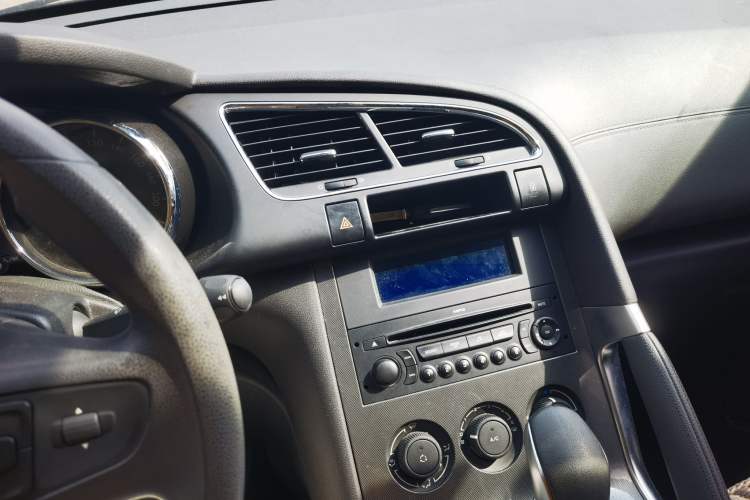 Used Peugeot 3008 2016 2.0L Automatic Classic Edition Interior 2