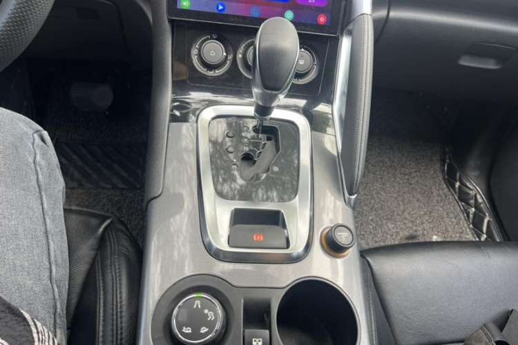 Used Peugeot 3008 2016 1.6THP Automatic Classic Edition Interior 4