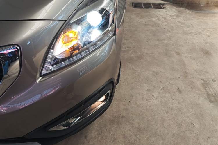 Used Peugeot 3008 2016 1.6THP Automatic Trend Edition Left Front Headlight
