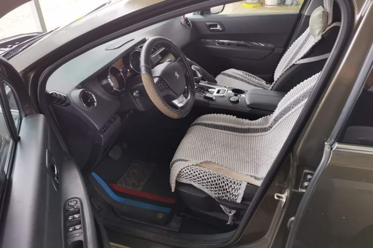 Used Peugeot 3008 2016 1.6THP Automatic Classic Edition Left Front Seat