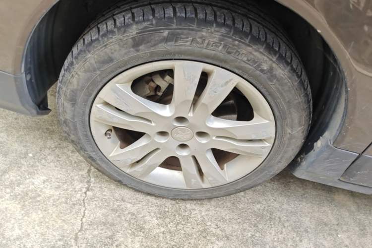 Used Peugeot 3008 2016 1.6THP Automatic Classic Edition Left Front Wheel Hub