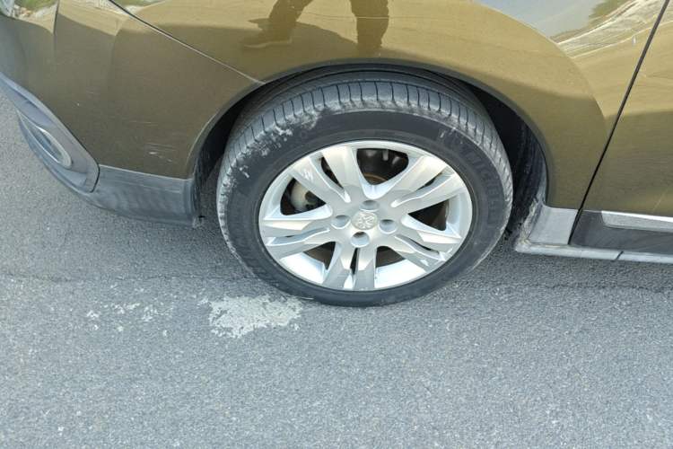 Used Peugeot 3008 2016 1.6THP Automatic Classic Edition Left Front Wheel Hub