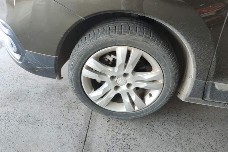 Used Peugeot 3008 2016 1.6THP Automatic Classic Edition Left Front Wheel Hub