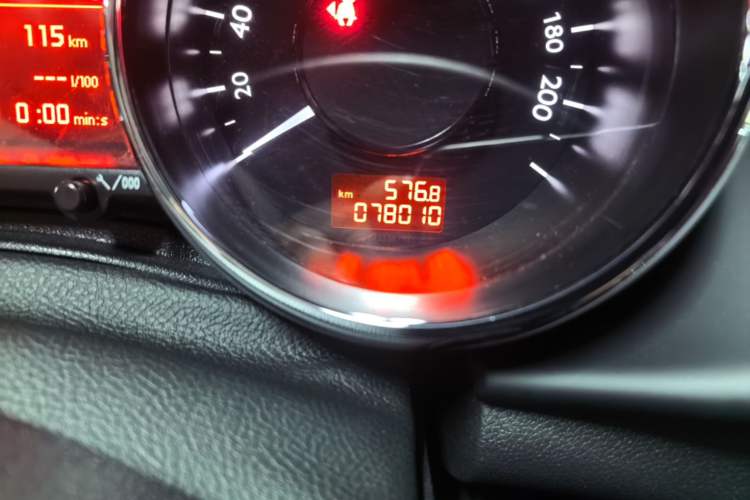 Used Peugeot 3008 2016 1.6THP Automatic Prestige Edition Odometer Close Up