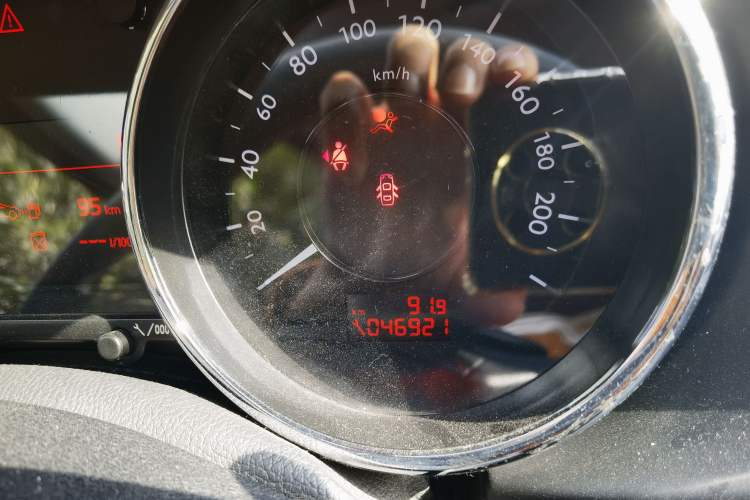 Used Peugeot 3008 2016 2.0L Automatic Classic Edition Odometer Close Up