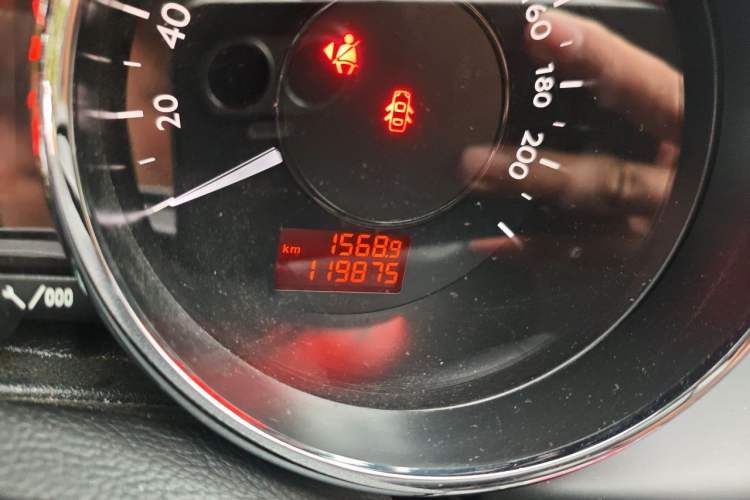 Used Peugeot 3008 2016 1.6THP Automatic Prestige Edition Odometer Close Up