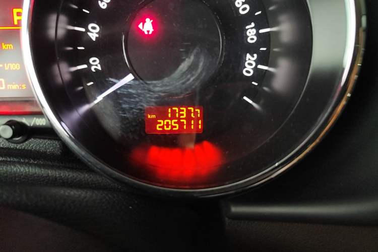 Used Peugeot 3008 2016 1.6THP Automatic Classic Edition Odometer Close Up
