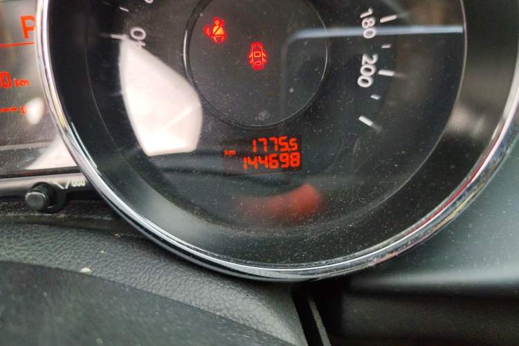 Used Peugeot 3008 2016 2.0L Automatic Trend Edition Odometer Close Up