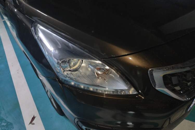 Used Peugeot 3008 2016 2.0L Automatic Standard Edition Right Front Headlight