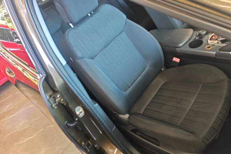 Used Peugeot 3008 2016 1.6THP Automatic Standard Edition Right Front Seat