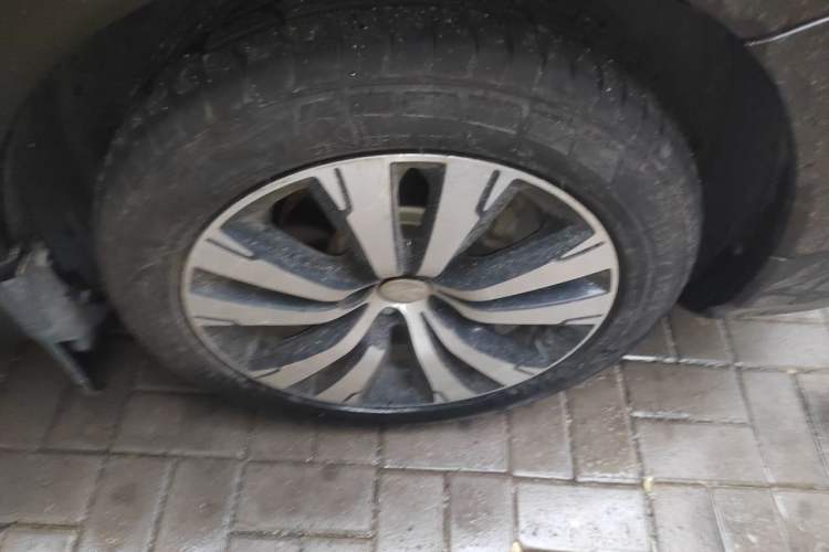 Used Peugeot 3008 2016 1.6THP Automatic Trend Edition Right Front Wheel Hub