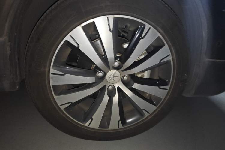 Used Peugeot 3008 2016 1.6THP Automatic Prestige Edition Right Front Wheel Hub